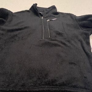 Patagonia women’s medium fleece vintage super cute pocket will hold cell phone.